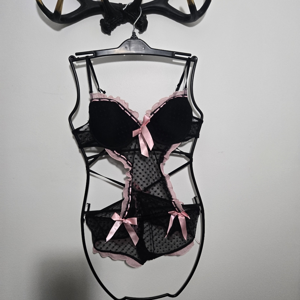 Elegant Black and Pink Lingerie Set